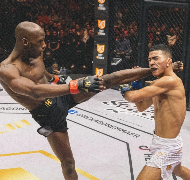 3 victoires, 3 KO… 🔥
Où voulez-vous le retour du crack Samba Sima dans la cage ? 👀

#HXMMA #HEXAGONEMMA #MMA